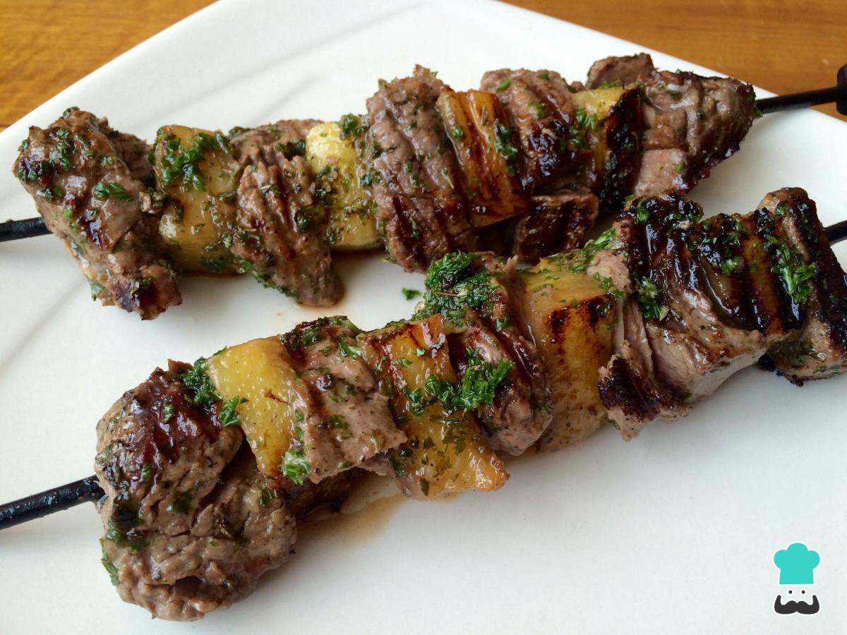 Receta de Brochetas de lomo y piña