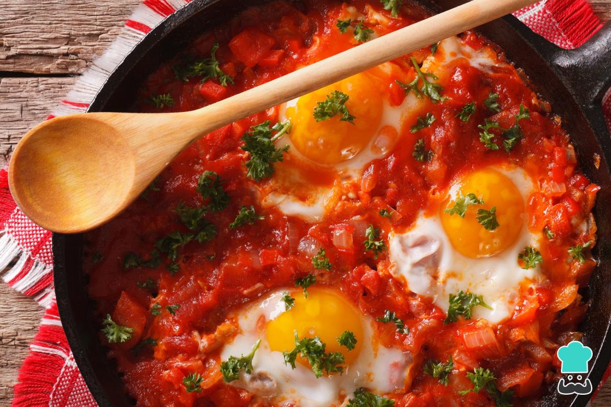 Receta de Huevos en salsa de tomate o shakshuka