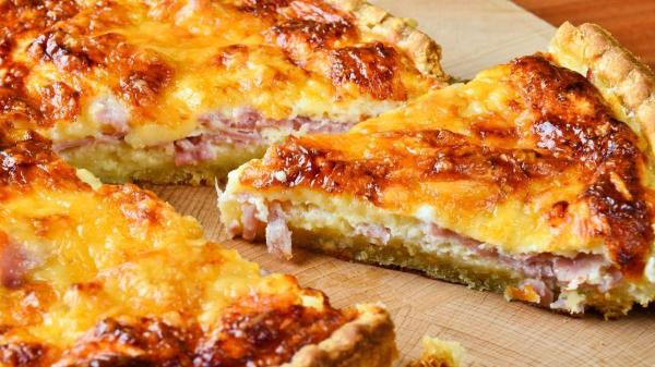Receta de Quiche Lorraine: la clásica tarta salada francesa fácil y muy cremosa