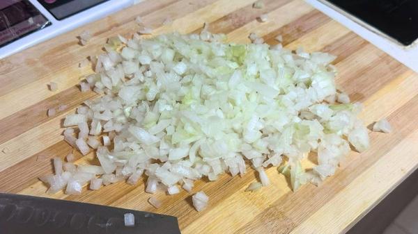 Receta de Quiche Lorraine: la clásica tarta salada francesa fácil y muy cremosa - Paso 3