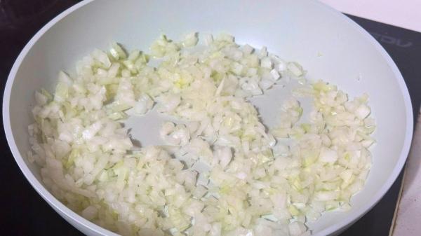 Receta de Quiche Lorraine: la clásica tarta salada francesa fácil y muy cremosa - Paso 4