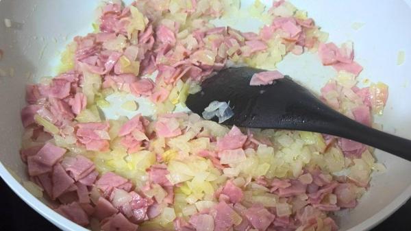 Receta de Quiche Lorraine: la clásica tarta salada francesa fácil y muy cremosa - Paso 7