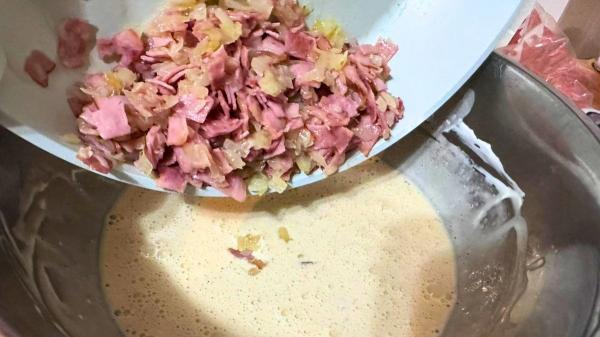 Receta de Quiche Lorraine: la clásica tarta salada francesa fácil y muy cremosa - Paso 10