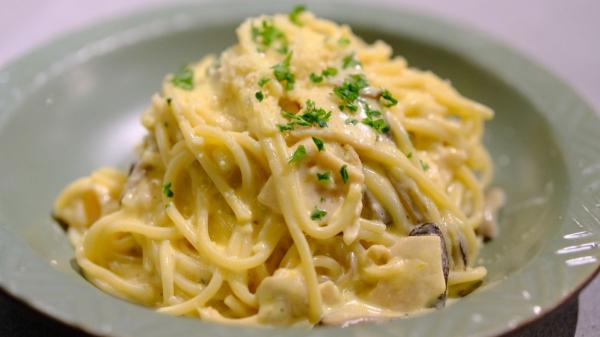 Los chefs coinciden: “Los espaguetis quedan mucho más cremosos si reservas un poco de agua de cocción y la añades a la salsa” - Agua, almidón y unos minutos en la sartén: el secreto de una pasta más cremosa