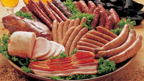 La OMS equipara las carnes procesadas al tabaco en riesgo de cáncer: qué significa realmente