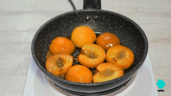 Receta de Tarta de nísperos: el postre más jugoso y aromático para aprovechar la fruta de primavera - Paso 5