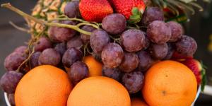 Fresas, uvas y naranjas encabezan la lista de frutas con más pesticidas, según un informe europeo
