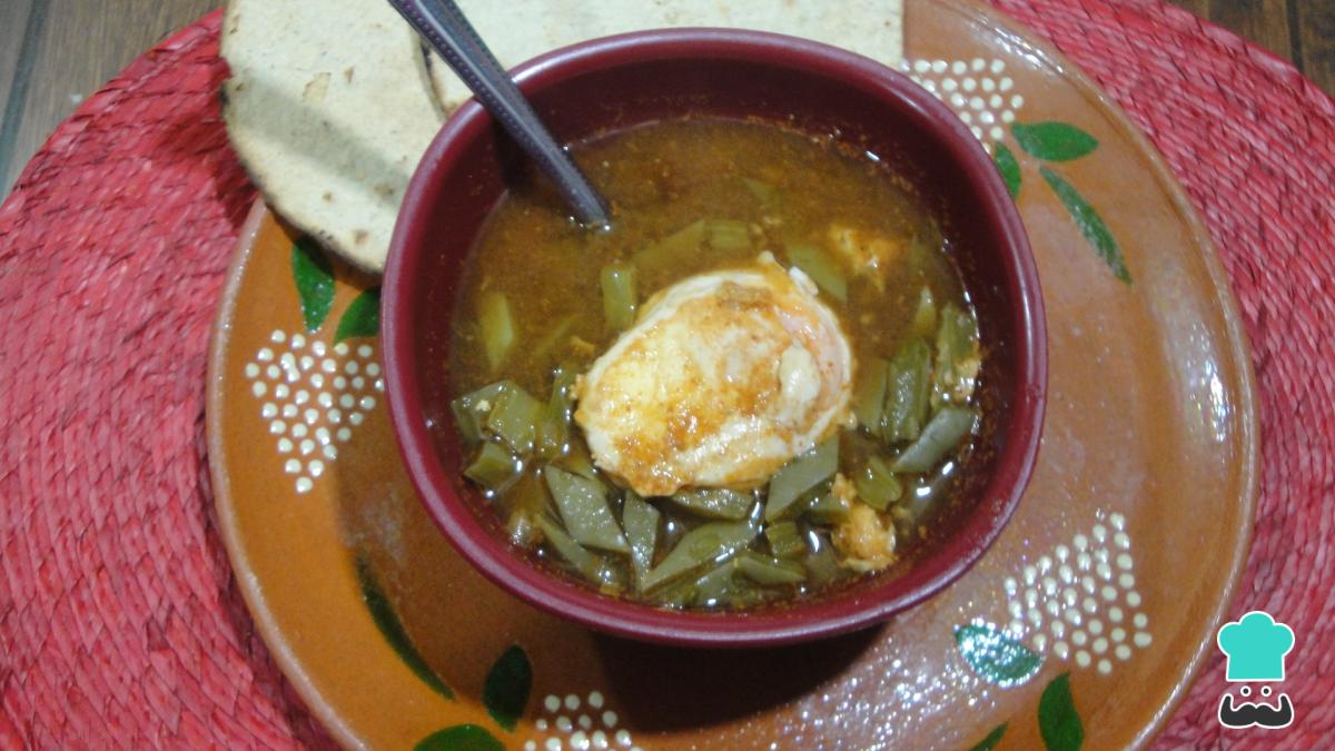 Receta de Sopa de nopales con huevo