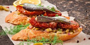 Antes de comerte una lata de sardinas, revisa estas cinco recetas ideales para el verano