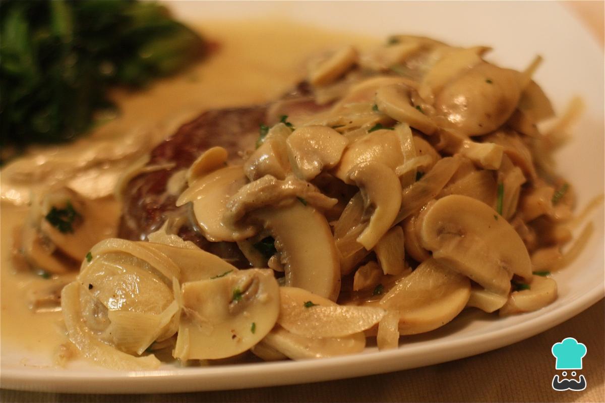 Receta de Pollo en salsa de champiñones y maíz