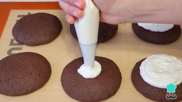 Receta de Las Crumbl Cookies de Oreo más virales y fáciles de hacer - Paso 10