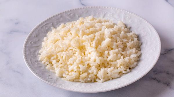 Los chefs españoles coinciden: el arroz blanco no se hace solo con agua, y la ciencia explica por qué - La grasa que lo cambia todo: cómo la mantequilla y el aceite transforman el arroz