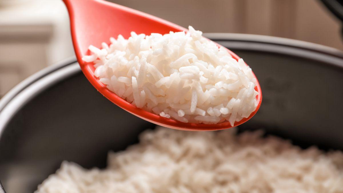 Los chefs españoles coinciden: el arroz blanco no se hace solo con agua, y la ciencia explica por qué