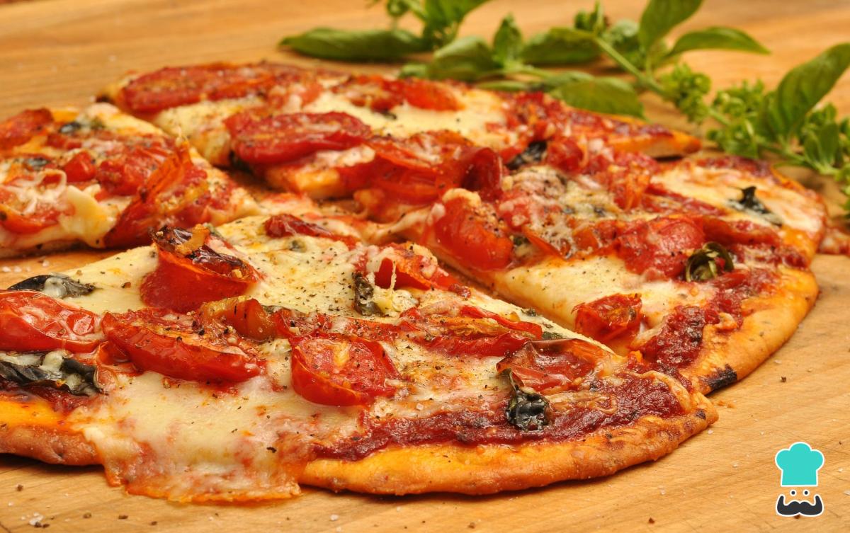 Receta de Pizza napolitana con jamón