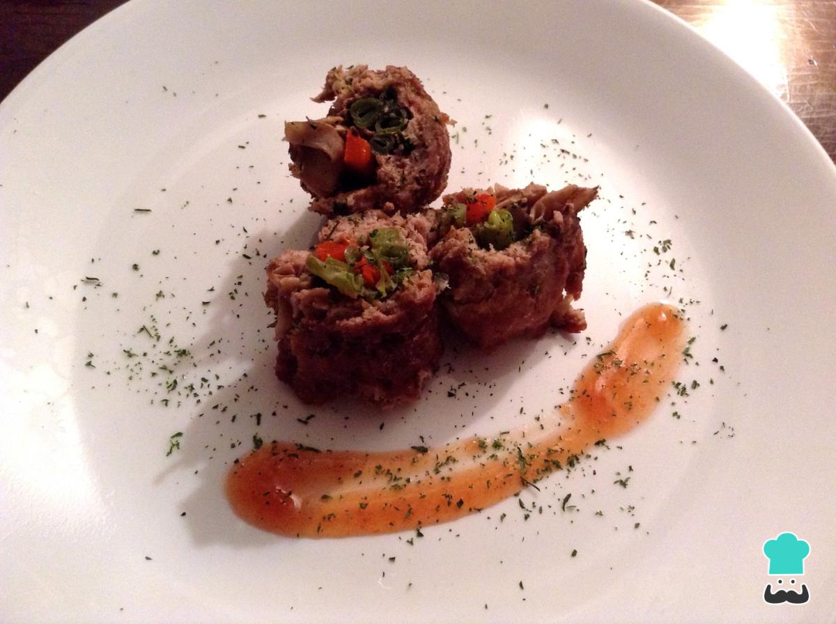 Receta de Rollo de carne picada relleno de verduras