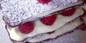 Milhojas de chocolate con frambuesas