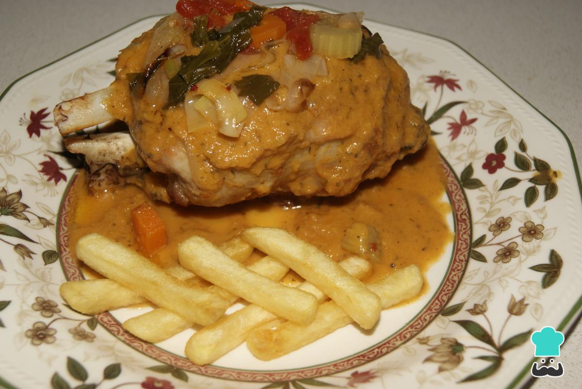 Receta de Codillo de cerdo al horno con salsa