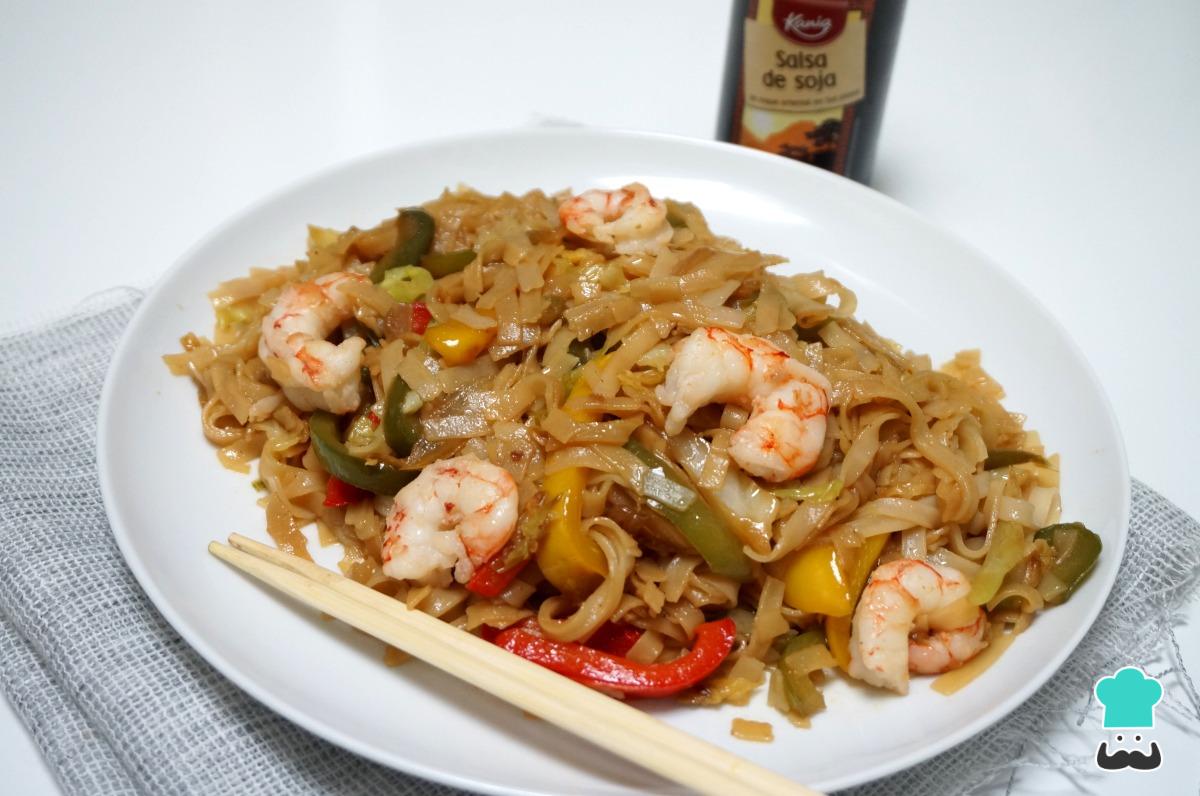 Receta de Fideos de arroz con gambas y verduras