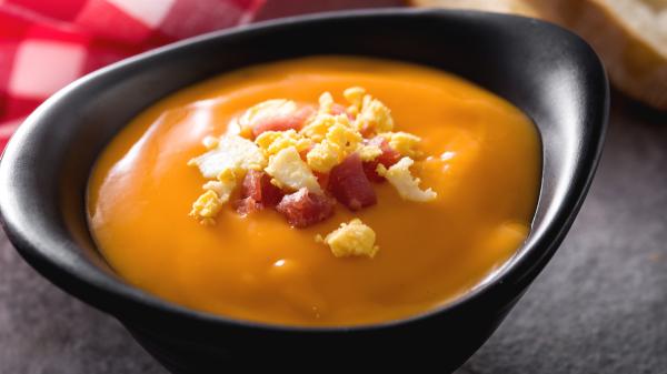 Roberto Bosquet, cocinero: “El mejor salmorejo sin pan y alto en proteínas se hace con 1 kg de tomates, 2 ajos y 3 huevos” - El truco para que el salmorejo quede cremoso aunque no lleve miga