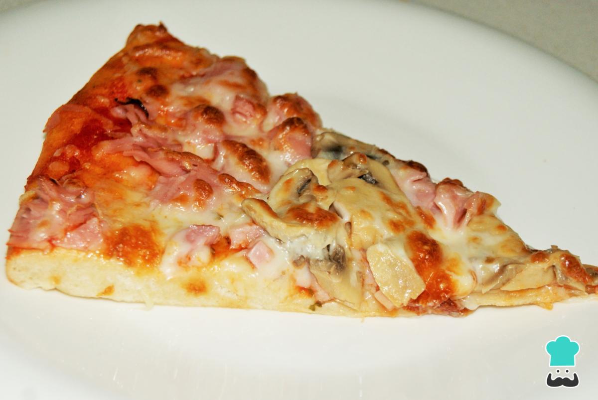 Receta de Pizza de jamón, queso y champiñones