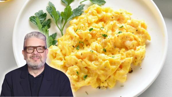 Alberto Chicote, chef: “Para que los huevos revueltos queden más cremosos, no añadas leche, sino una yema extra y pon la sal al final”