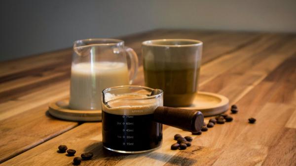 Los nutricionistas coinciden: “A partir de los 50 años, uno de los mejores desayunos es una tostada de pan de masa madre con huevo cocido y café con leche vegetal sin azúcar” - Café con bebida vegetal sin azúcar: ventajas y precauciones