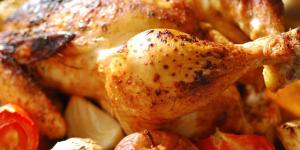Manzanas horneadas con pollo y queso camembert