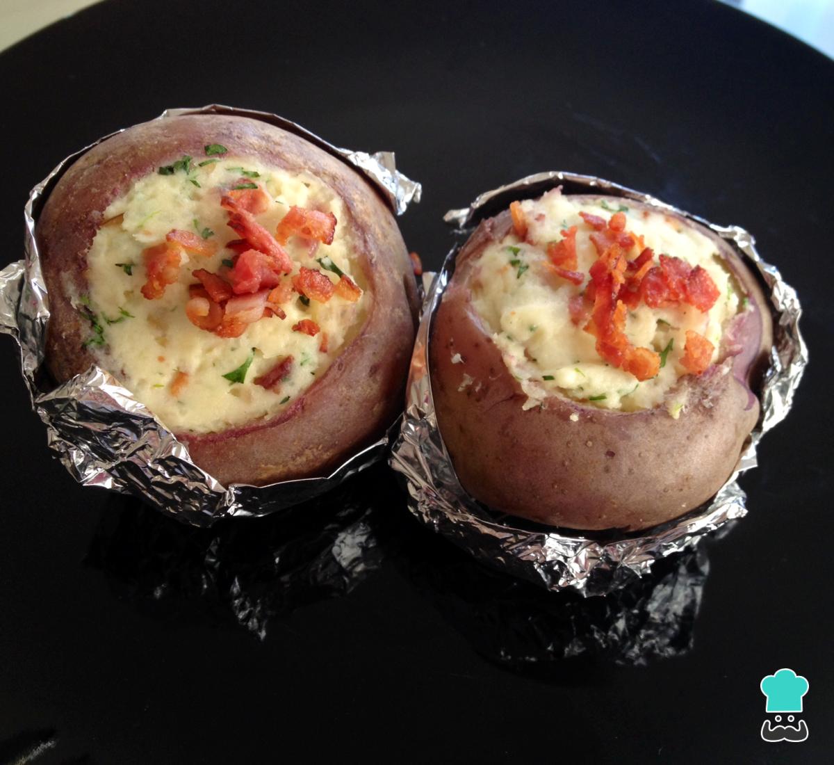 Receta de Patatas rellenas con queso y bacon