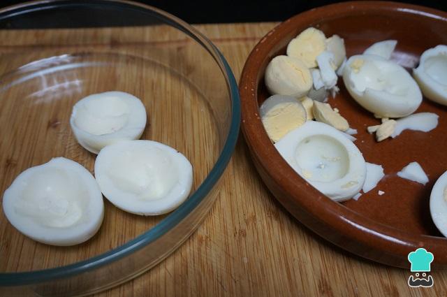 Huevos Rellenos Con Bechamel - ¡Fáciles, Rápidos Y Súper Ricos!