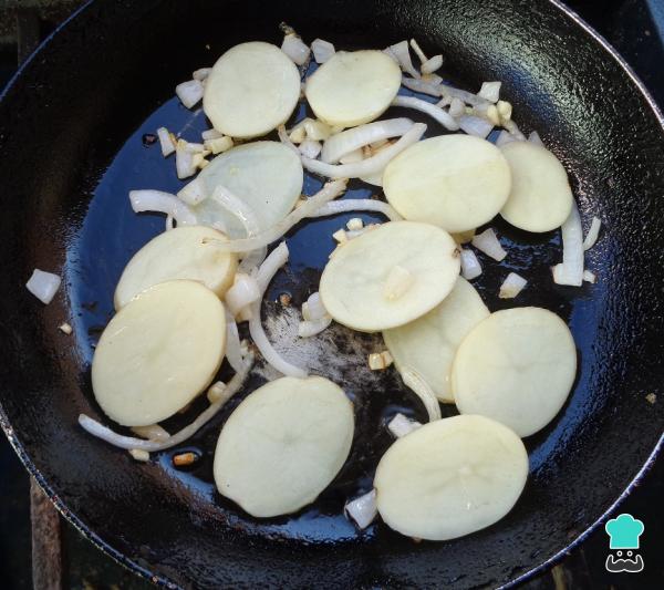Receta de Bistec ranchero con papas - Paso 2