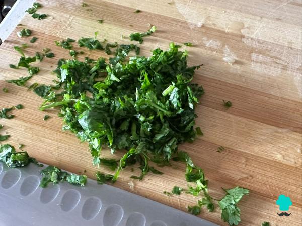 Receta de Ensalada de pepino y yogur: el plato refrescante, cremoso y sencillo que triunfa en verano para acompañar cualquier plato - Paso 3