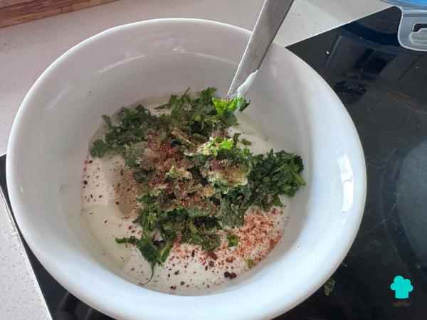 Receta de Ensalada de pepino y yogur: el plato refrescante, cremoso y sencillo que triunfa en verano para acompañar cualquier plato - Paso 5