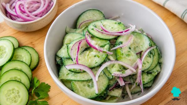 Receta de Ensalada de pepino y yogur: el plato refrescante, cremoso y sencillo que triunfa en verano para acompañar cualquier plato - Paso 9