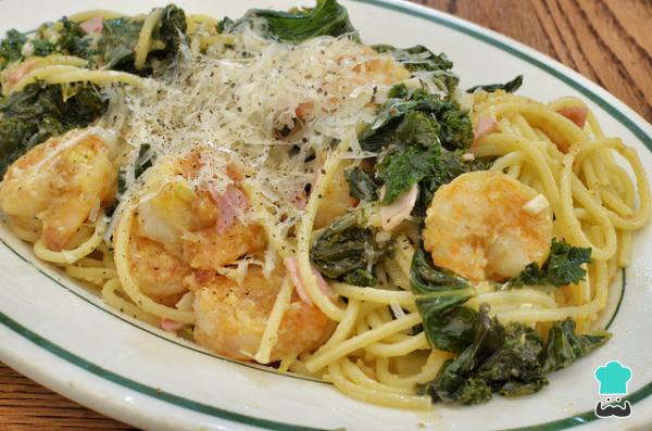 Receta de Espaguetis con gambas y espinacas