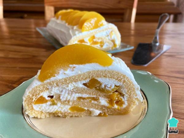 Receta de Pionono dulce decorado con crema - Paso 8