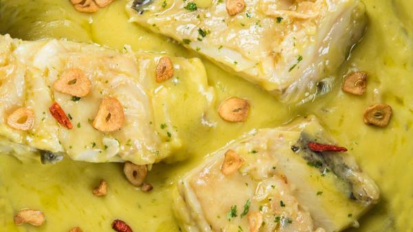 Los cocineros vascos coinciden: “La salsa para pescado más rica no se espesa con harina ni con nata, el truco es removerla bien” - Receta paso a paso de la tradicional salsa pilpil para pescado