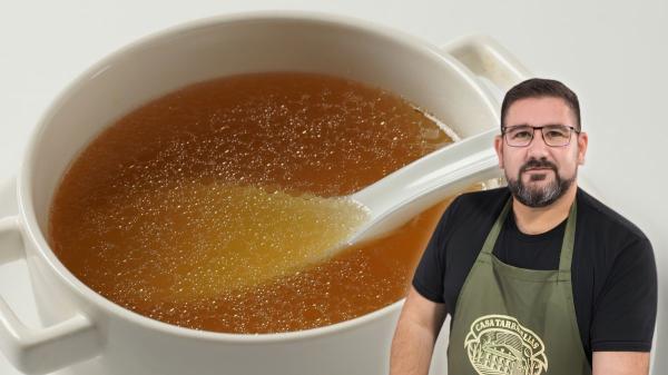 Dani García, chef: “Para que el caldo del cocido quede más limpio y sabroso, tira el agua del primer hervor”