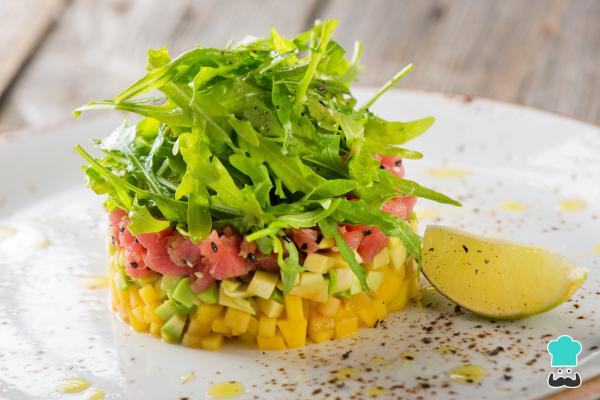 Comidas de verano frías y saludables - Tartar de salmón con aguacate