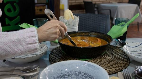 Ni paella ni risotto: el guiso de arroz 'sucio' mallorquín que triunfa cada invierno - Cómo cocinar un arroz brut mallorquín auténtico paso a paso