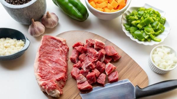 Ni paella ni risotto: el guiso de arroz 'sucio' mallorquín que triunfa cada invierno - Los ingredientes que hacen único al arroz brut mallorquín