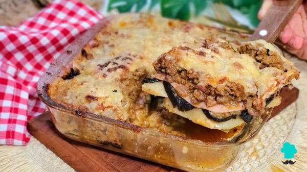 Receta de Musaka de berenjenas, jamón york y queso: el plato al horno más cremoso y fácil