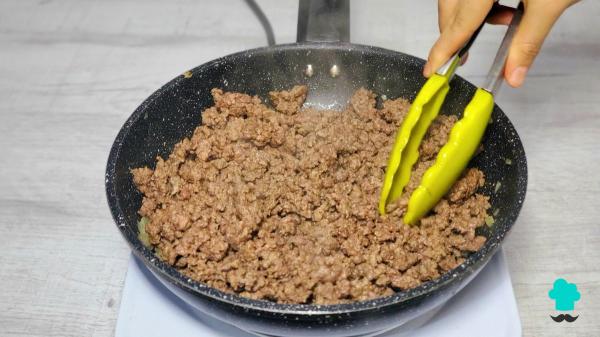 Receta de Musaka de berenjenas, jamón york y queso: el plato al horno más cremoso y fácil - Paso 1