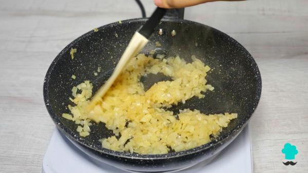 Receta de Musaka de berenjenas, jamón york y queso: el plato al horno más cremoso y fácil - Paso 2