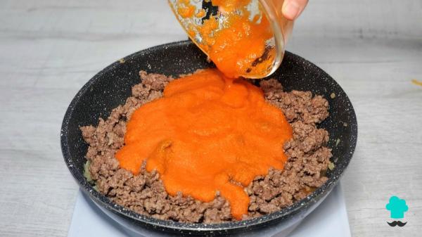Receta de Musaka de berenjenas, jamón york y queso: el plato al horno más cremoso y fácil - Paso 3