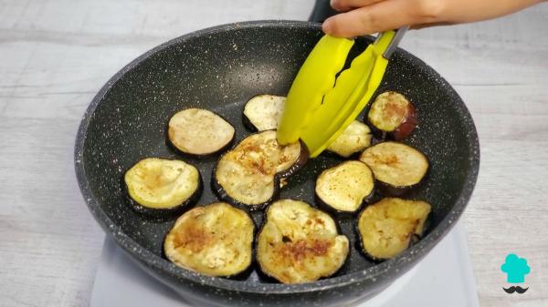 Receta de Musaka de berenjenas, jamón york y queso: el plato al horno más cremoso y fácil - Paso 8