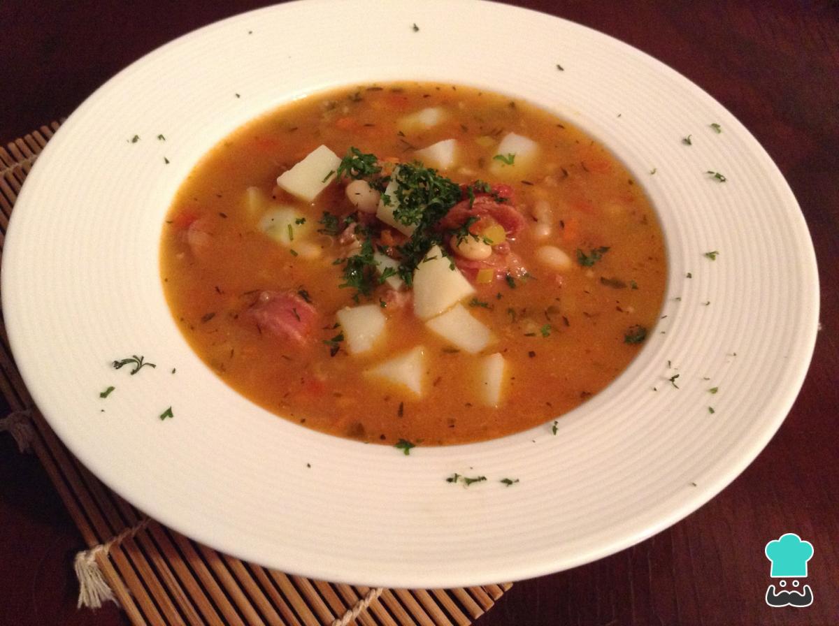 Receta de Alubias blancas con carne y chorizo