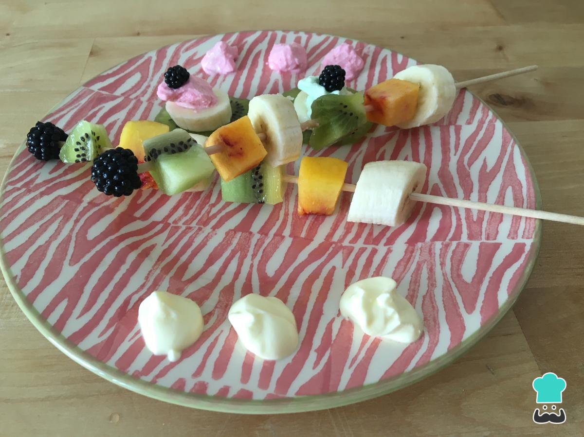 Receta de Frutas con crema chantilly