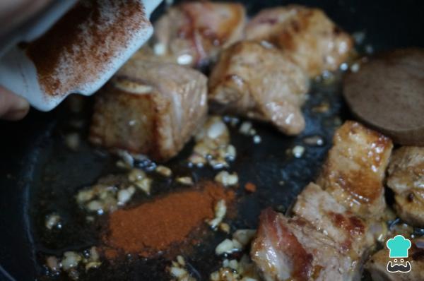 Receta de Patatas con costillas adobadas de la abuela - Paso 3