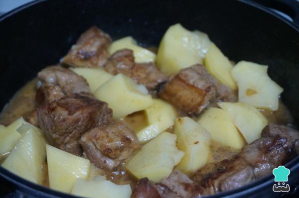 Receta de Patatas con costillas adobadas de la abuela - Paso 5