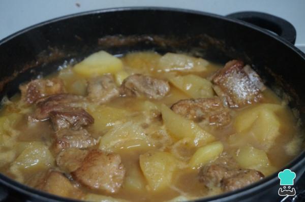 Receta de Patatas con costillas adobadas de la abuela - Paso 6